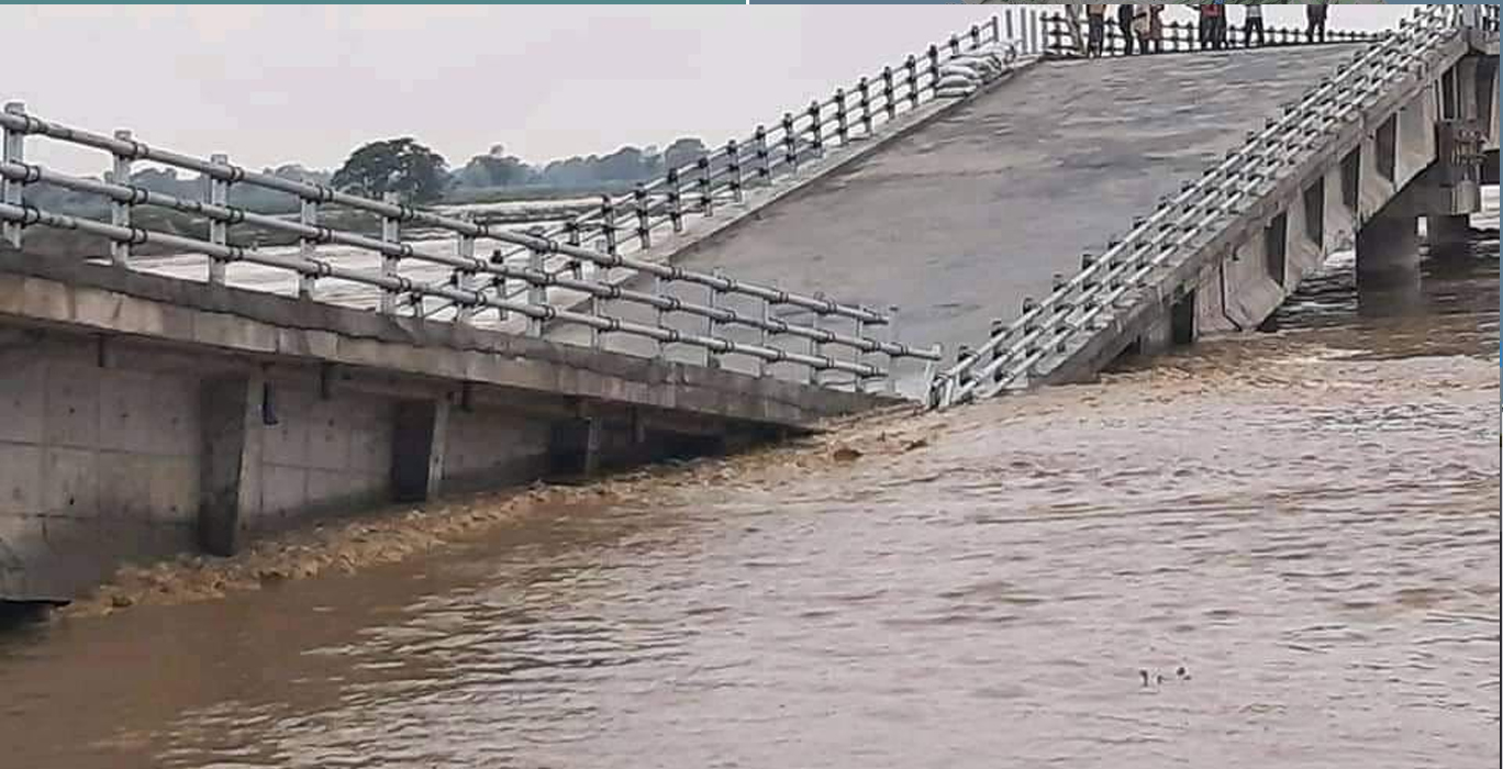 उद्घाटन नहुँदै भासिएको पुलको स्ल्याप पनि झर्‍यो